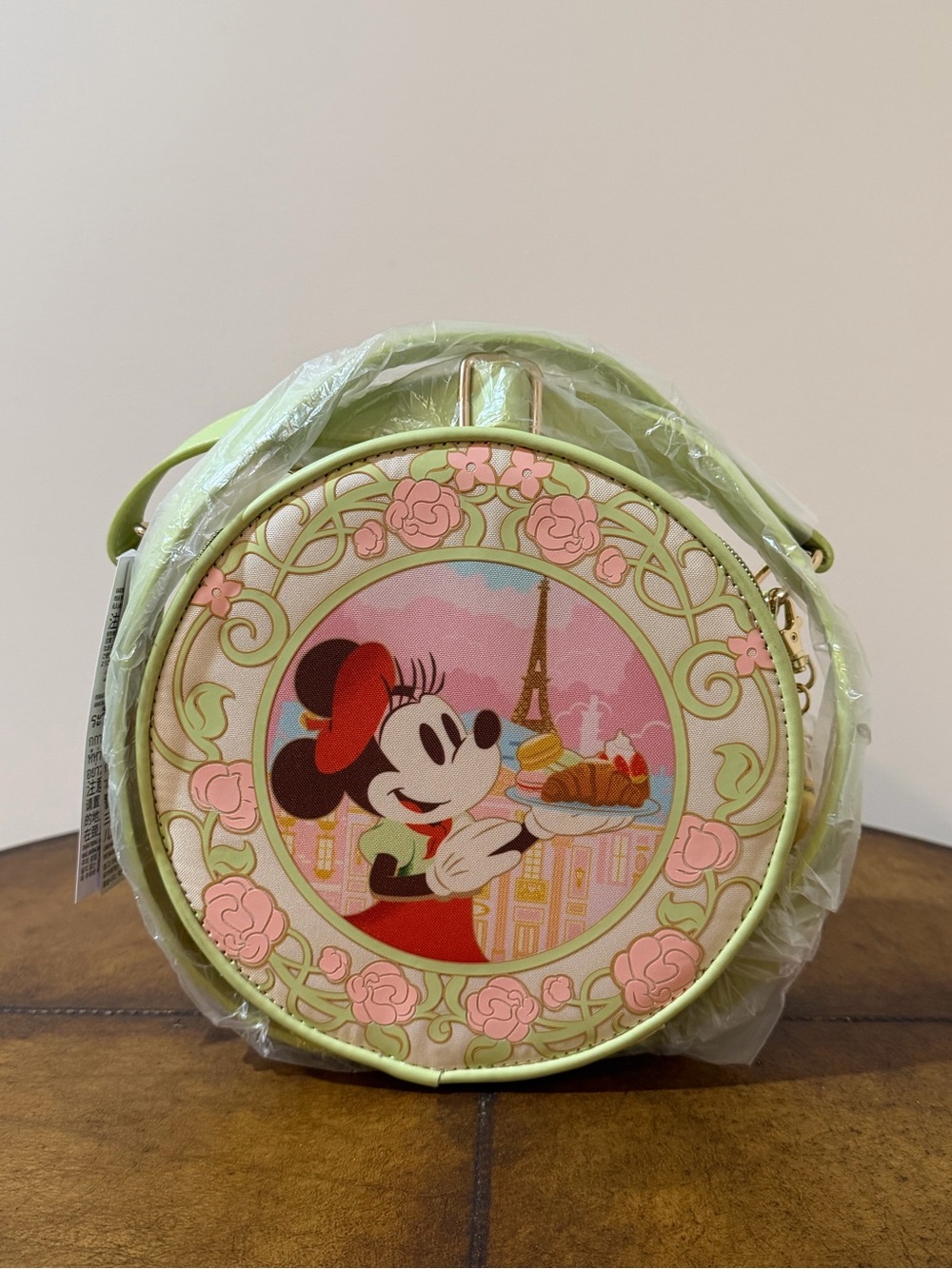 NWT DISNEY FRANCE PAVILION MACAROON SHAPED PURSE MINNIE MOUSE IN PARIS
